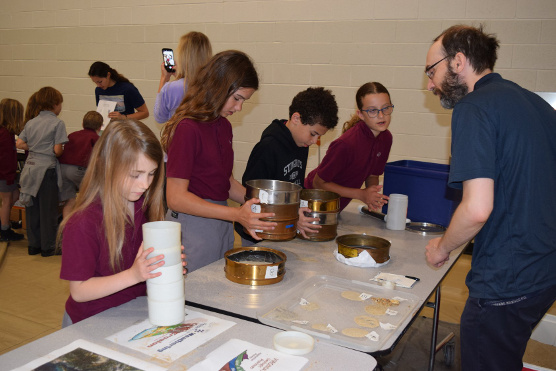 Pierre St-Laurent explaining sediment sorting to kids during STREAM Day (science outreach, May 2018)